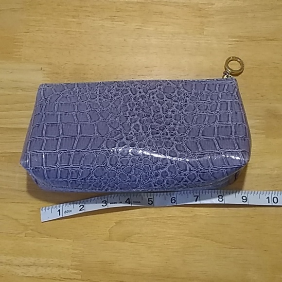 Estee Lauder Blue makeup bag. - Picture 5 of 7